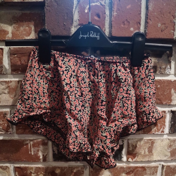 Floral Shorts - Picture 1 of 1